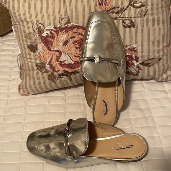 Kate spade silver flats size 7.5 - Picture 3 of 6